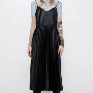 🔥SOLD🔥Zara Faux Leather Midi Pleated Dress (s)